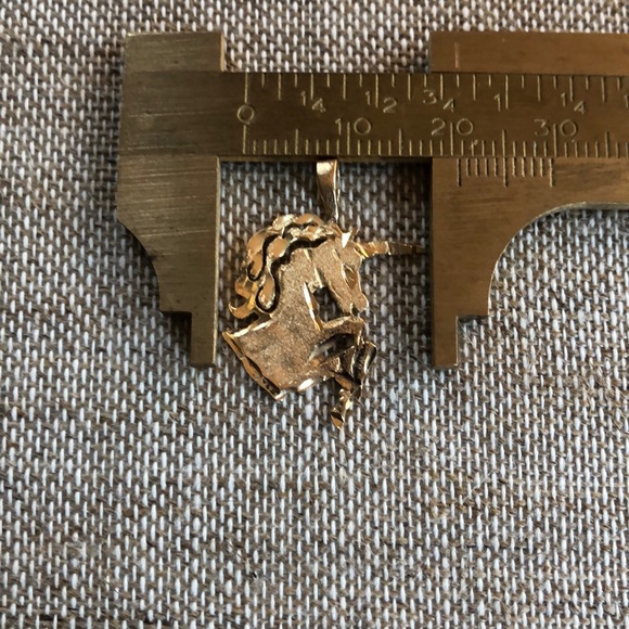 14k gold unicorn pendant - Picture 3 of 6